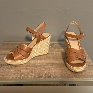 Banana Republic platform wedge sandals Tan sz 9.5